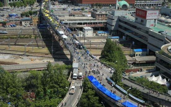 Tension escalates over Seoul overpass