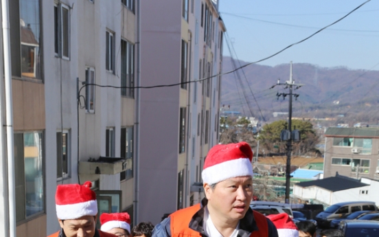 [Photo News] SK chairman partakes in year-end charity efforts