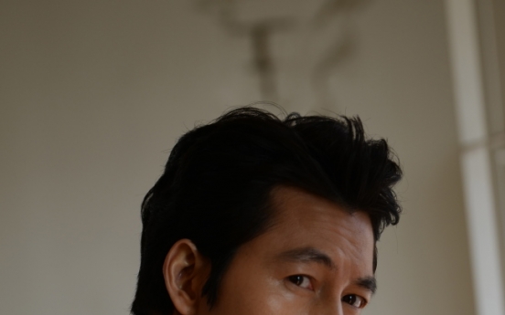 [Herald Interview] Jung Woo-sung encourages budding director in ‘Remember You’