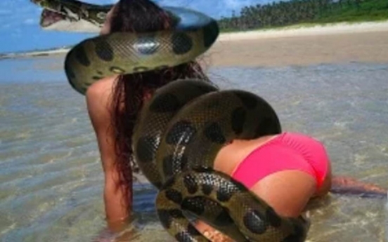 비키니女, 공격하던 거대뱀 ‘반전영상’