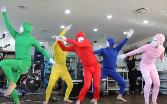 Koreans learn how to entertain for work