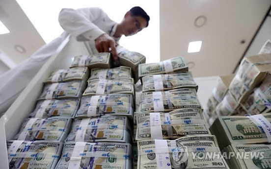 Korea's foreign currency deposits fall to 23-month low in Feb.