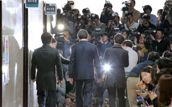 [Newsmaker] Senior Saenuri members leave amid growing intraparty feud