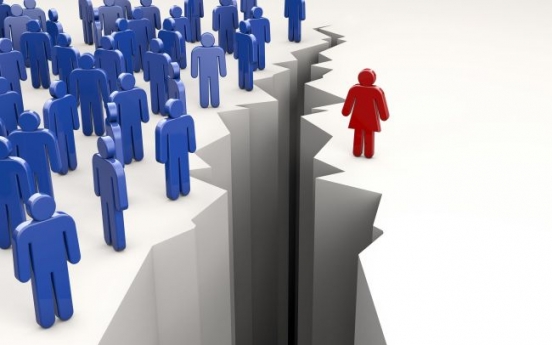 4 in 10 female workers in Korea underpaid: OECD