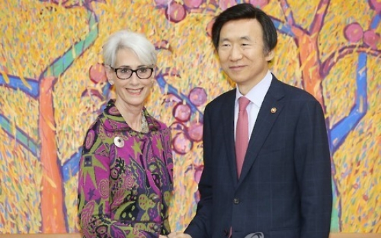 Foreign Minister Yun holds talks with Clinton camp's diplomacy advisor Sherman