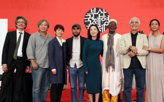 Busan Film Fest closes amid struggles, welcomes new beginning