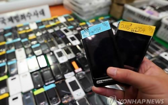 Choi scandal puts spotlight on phones under borrowed names