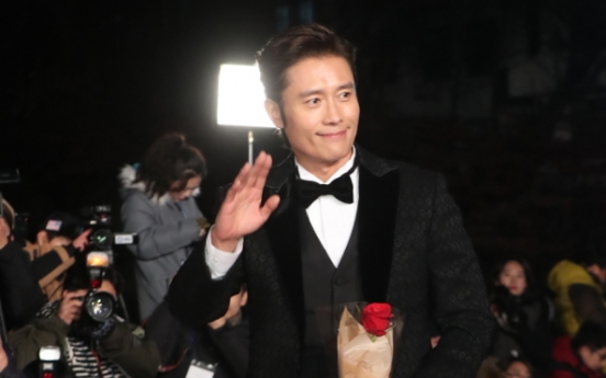 Lee Byung-hun wins best actor at Blue Dragon Film Awards