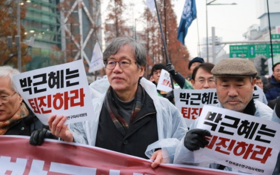 Professors unite against President Park