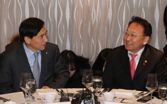 Finance minister, BOK chief vow to tackle market uncertainties