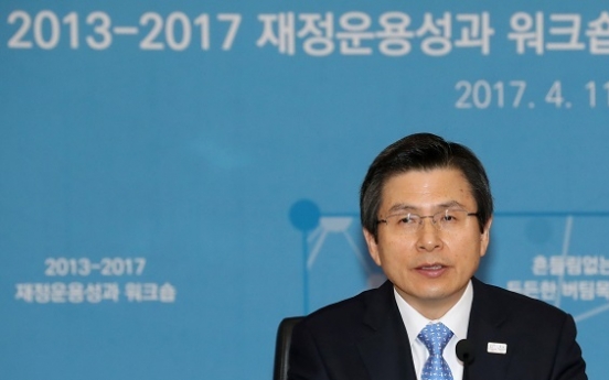 Hwang pledges to remove regulations impeding bio industry's growth