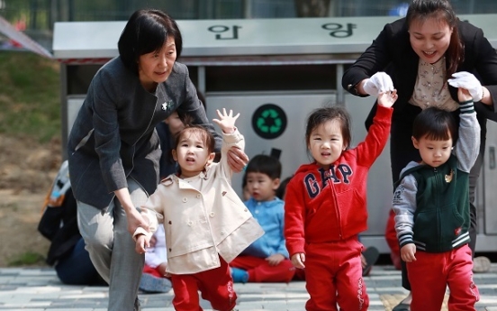Child-rearing moms prefer financial aid above any other policy: survey