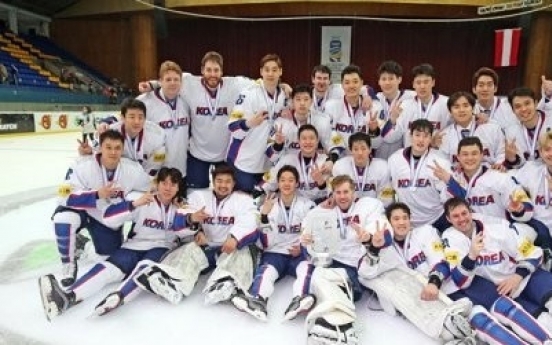 Nat'l men's hockey team makes triumphant return home with world championship berth