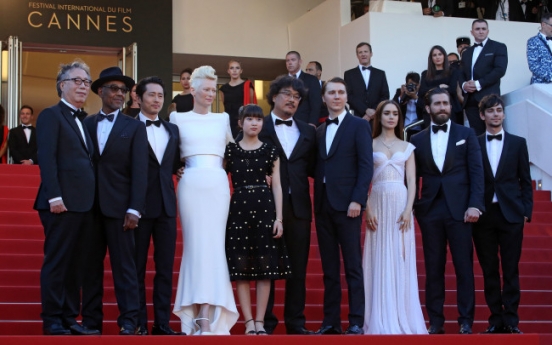 ‘Okja’ stars Tilda Swinton, Steven Yeun to visit Korea despite Netflix controversy