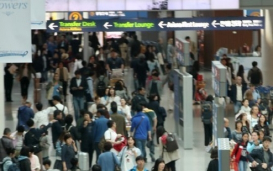 Majority of outbound Korean travelers opt for foreign, budget carriers