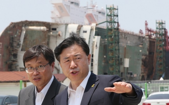 Maritime minister vows all-out efforts to search for Sewol victims
