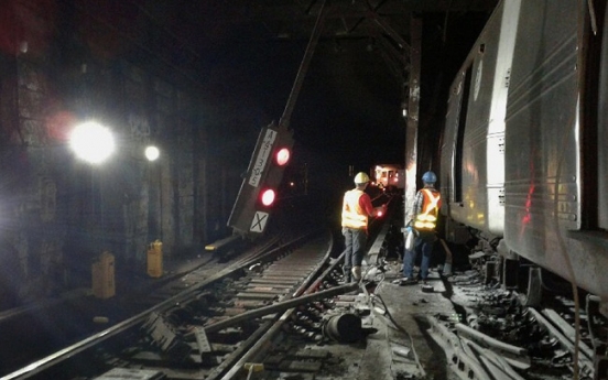 Subway train derails, scaring passengers and injuring dozens