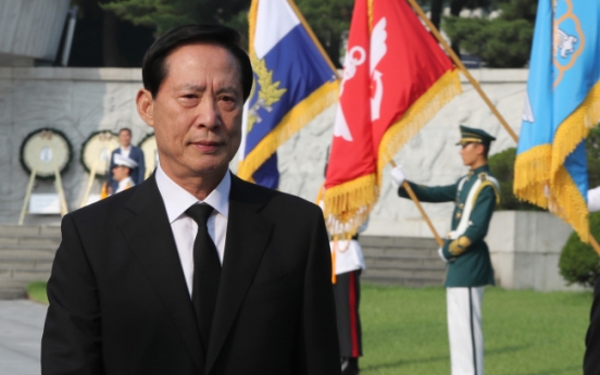 New defense chief takes office, reaffirms military reform