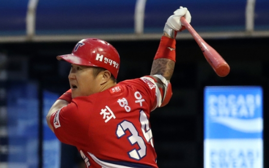 Sluggers locked in MVP duel; aces lead 1st-place club