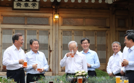 Moon to hold second round of 'beer talks' with business leaders