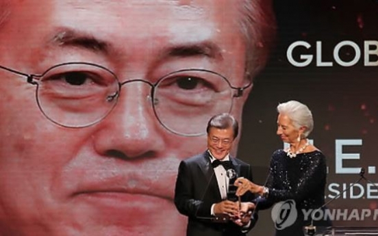 Korean president vows to strive for economic democracy, peace