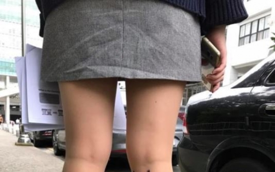 Man flees after spraying ink on women’s stockings in Busan