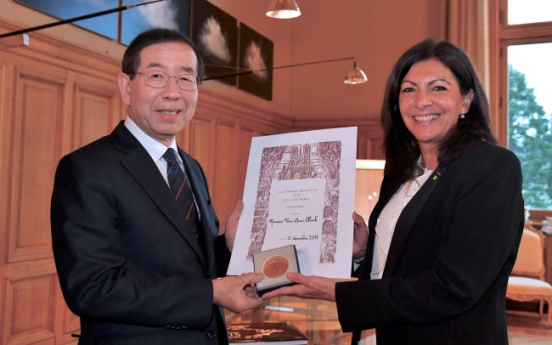 Seoul Mayor awarded Paris’ highest honorary medal