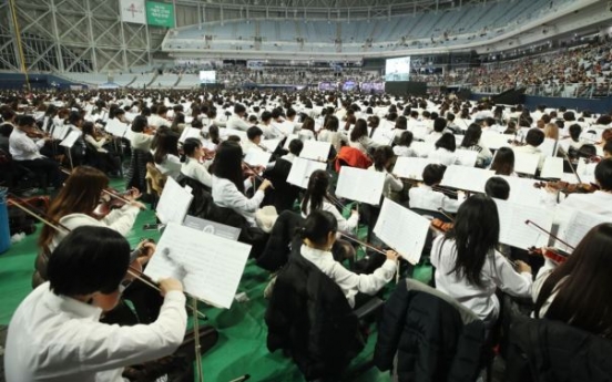 Record-breaking 8,000-member orchestra perform in Seoul