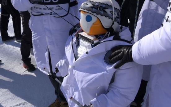 [Video] Humanoid robots compete for gold in alpine skiing on sidelines of PyeongChang Olympics