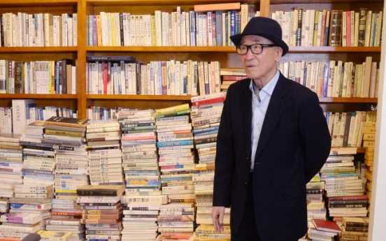 Poet Ko Un to leave city amid controversies