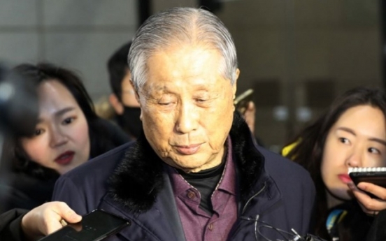 Ex-president Lee files suit against prosecution