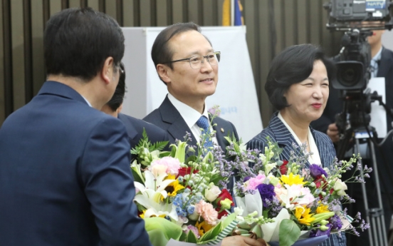 Ruling party elects Hong Young-pyo as new floor leader