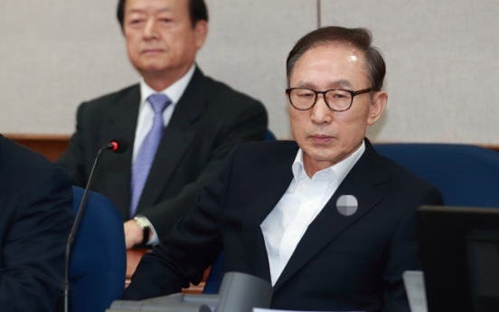 Ex-President Lee denies corruption charges at first hearing