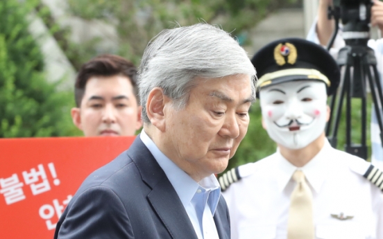 [Newsmaker] Korean Air Chairman Cho Yang-ho feels the heat
