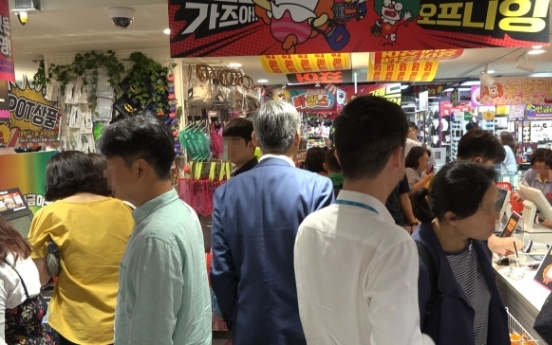 [Video] E-mart’s new discount store attracts shoppers on opening day