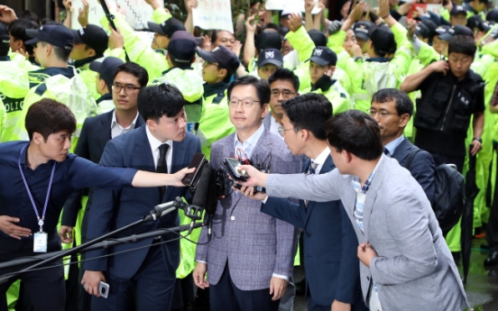 Gov. Kim grilled over allegations of colluding with Druking