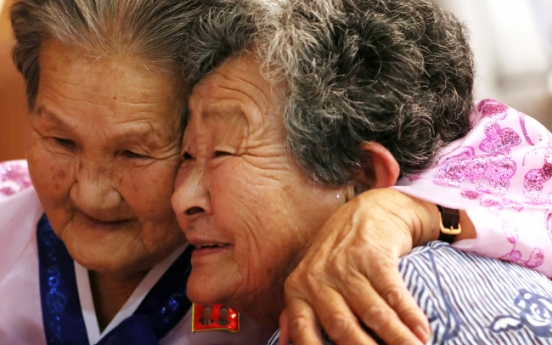Second round of inter-Korean family reunions begins at Mount Kumgang