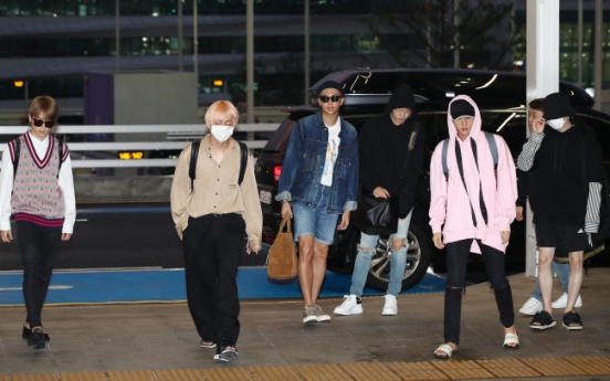 [Photo News] BTS fans take over airport as group leaves for LA