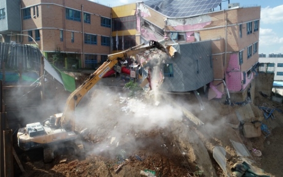 Authorities begin demolition of collapsing kindergarten