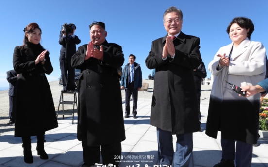 [Photo News] Kim grants Moon’s wish to climb Paektusan