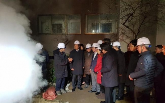 Thousands spend night without heat after hot water pipe leaks in Mok-dong