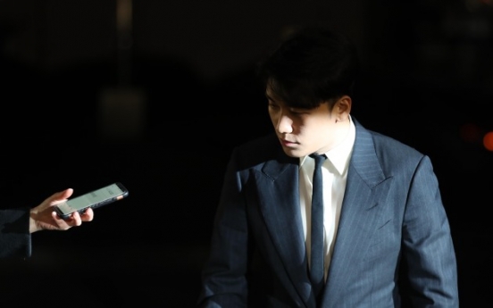 [Newsmaker] Text messages implicate Seungri in sex bribery, police corruption