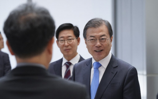 Moon to meet with Seoul-based foreign diplomats next Friday