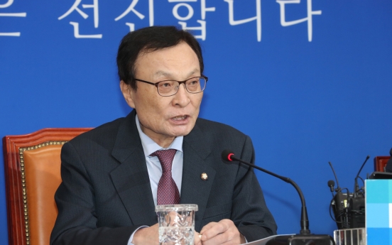 Ruling party chief apologizes for Cho Kuk debacle