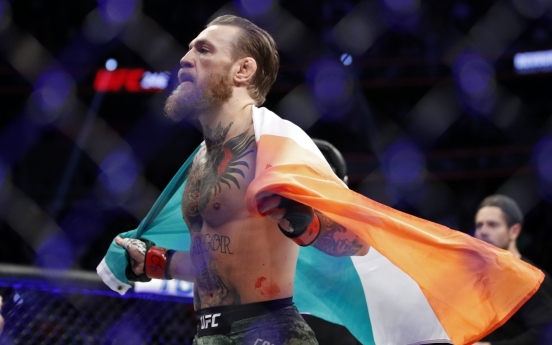 McGregor demolishes Cerrone in 40-second return to UFC octagon