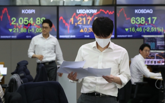 Seoul shares fall, bonds gain over BOK key rate freeze