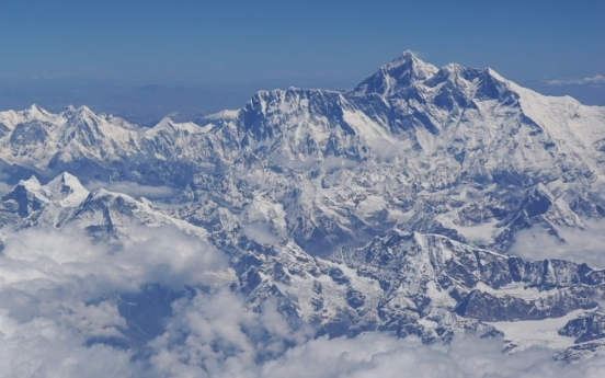 Pandemic shuts down Everest as Nepal suspends permits