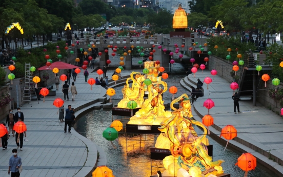 [Photo News] Buddhism-inspired lanterns light up Cheonggye Stream