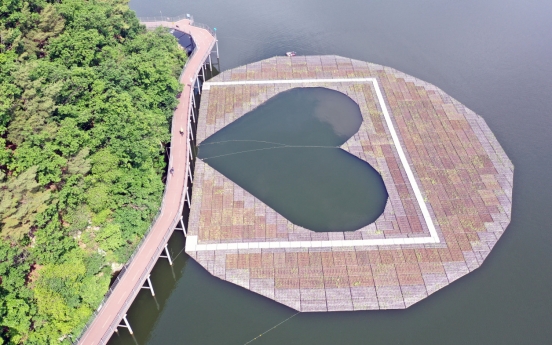 [Photo News] ‘Heart-shaped’ artificial floating island