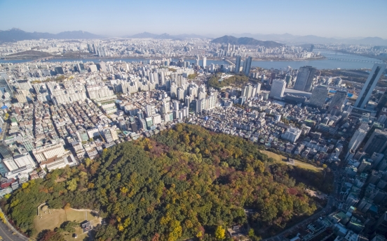 [Photo News] Autumnal tints in central Seoul